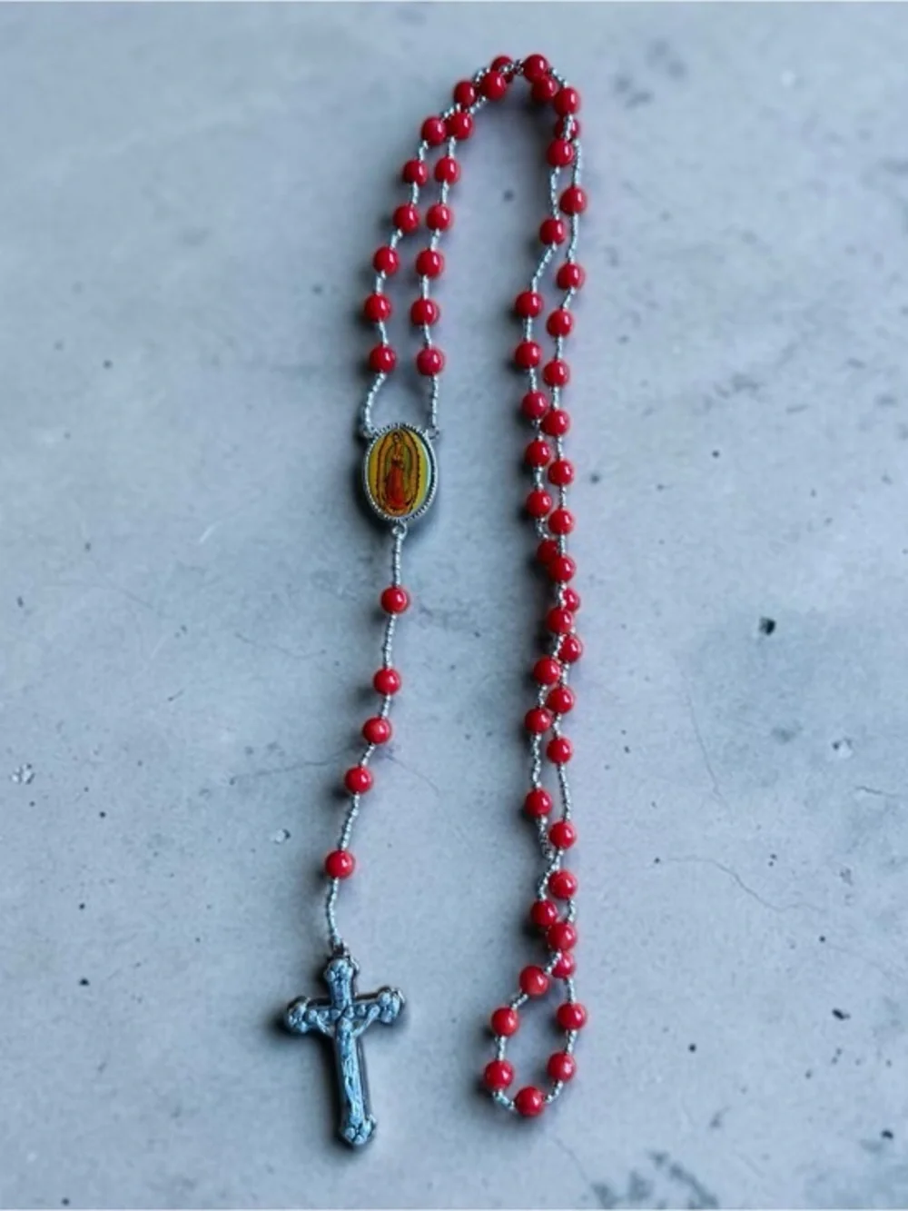 🫶🏻 Red Beaded Rosary Necklace with Crucifix